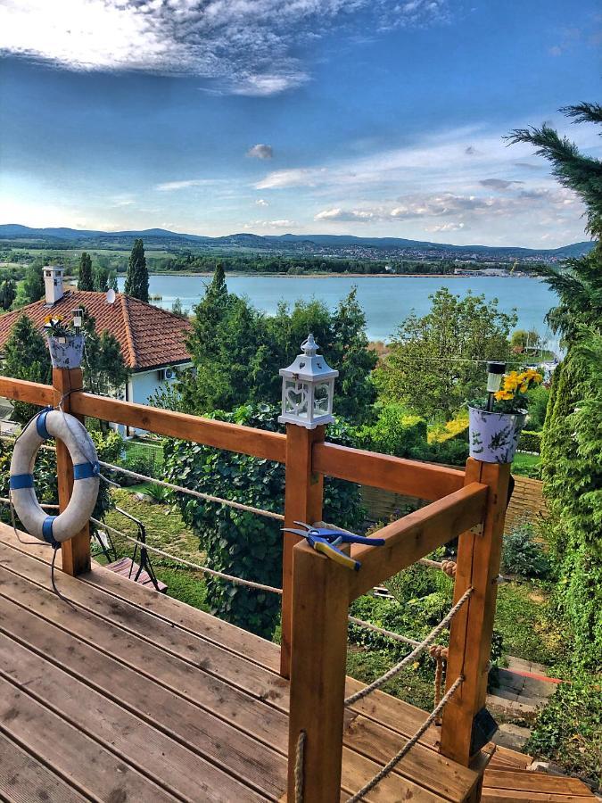 Bed & Breakfast Borostyán *